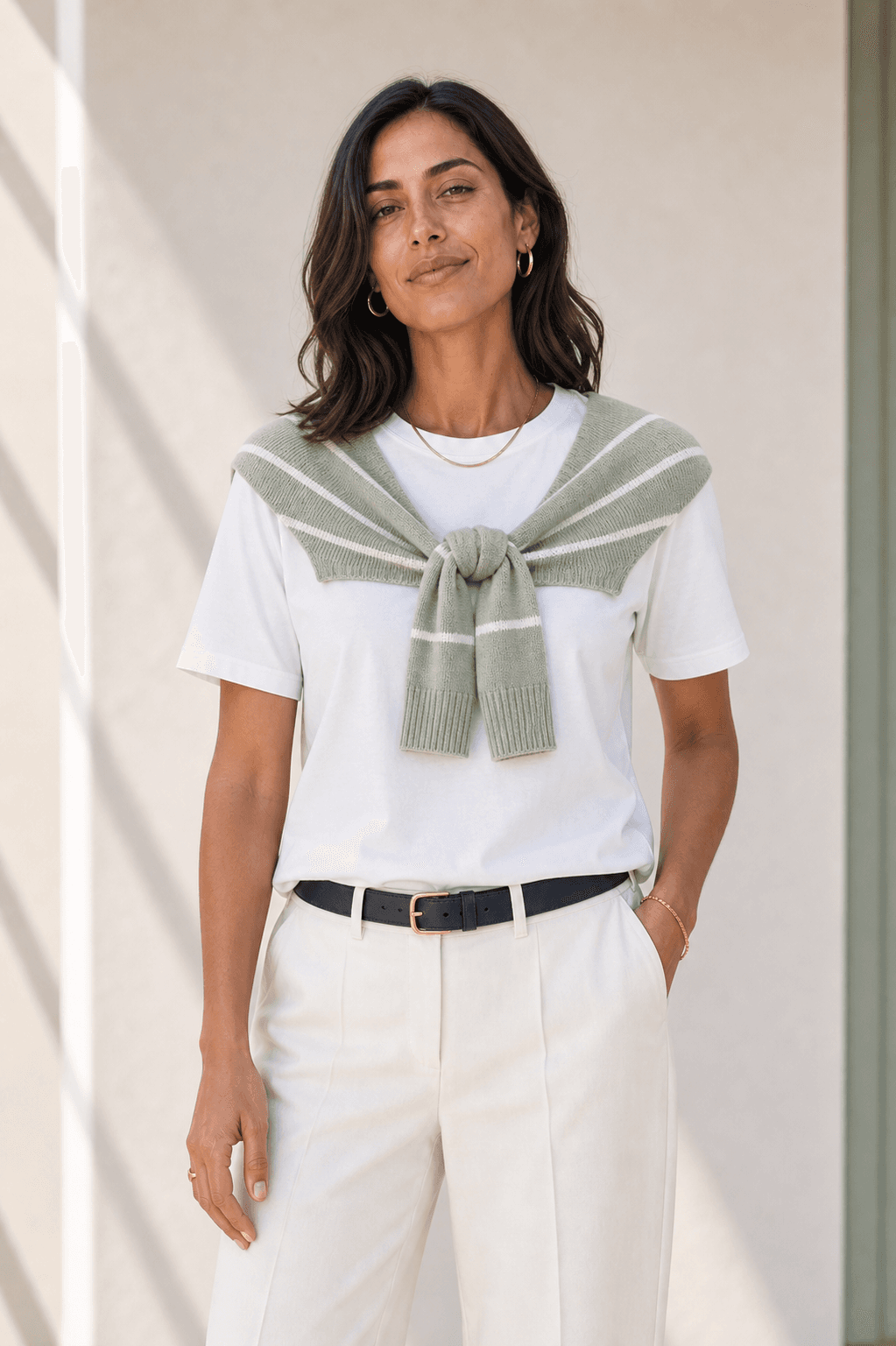 Vue face du t-shirt La Baule avec pull imprimé