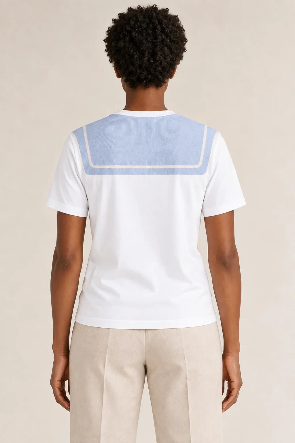 Vue dos du t-shirt Versailles avec panneau bleu poudré imprimé